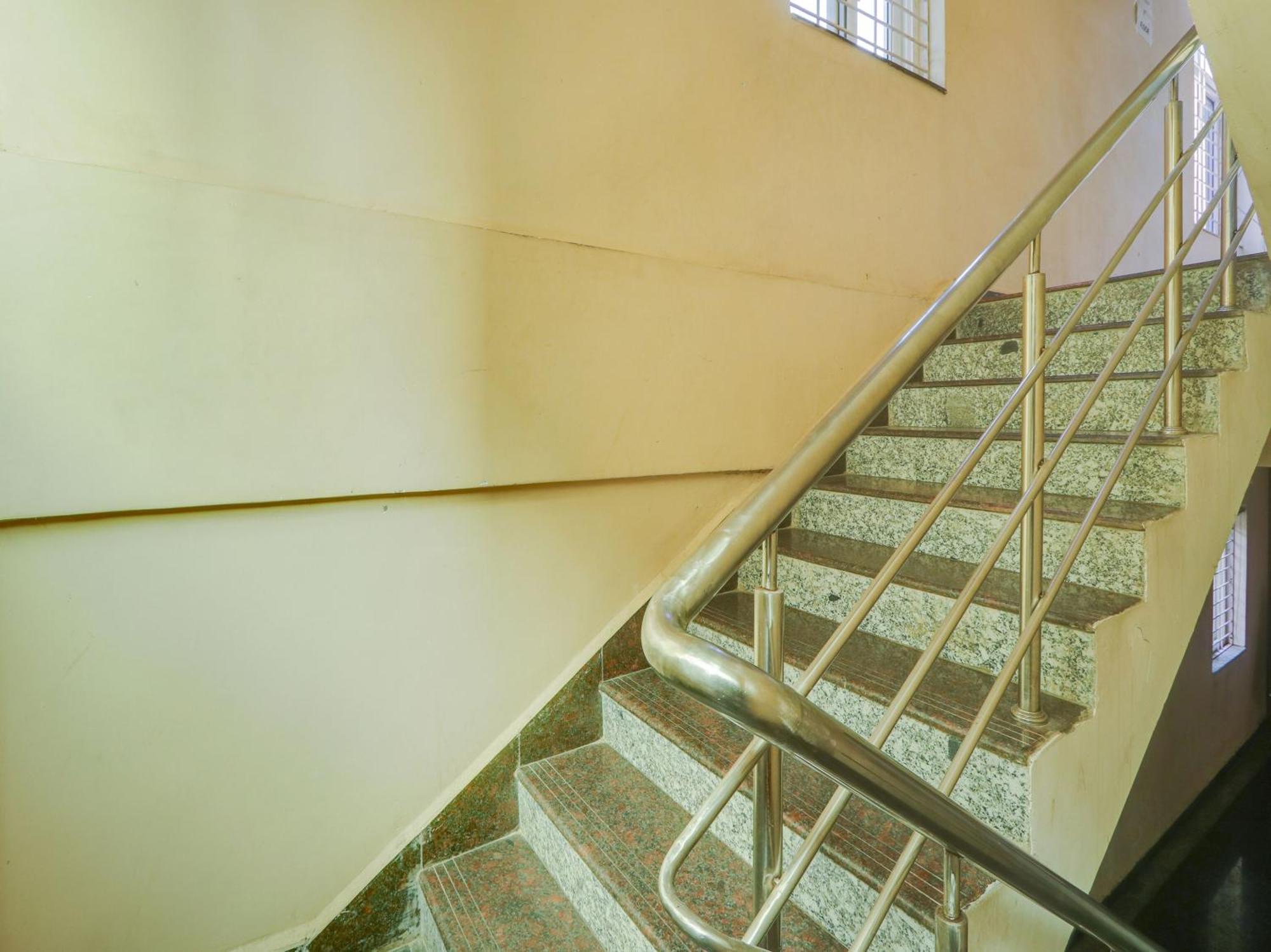 Super Townhouse Qualia Prime Hotel Near Nexus Mall Hyderabad Eksteriør bilde