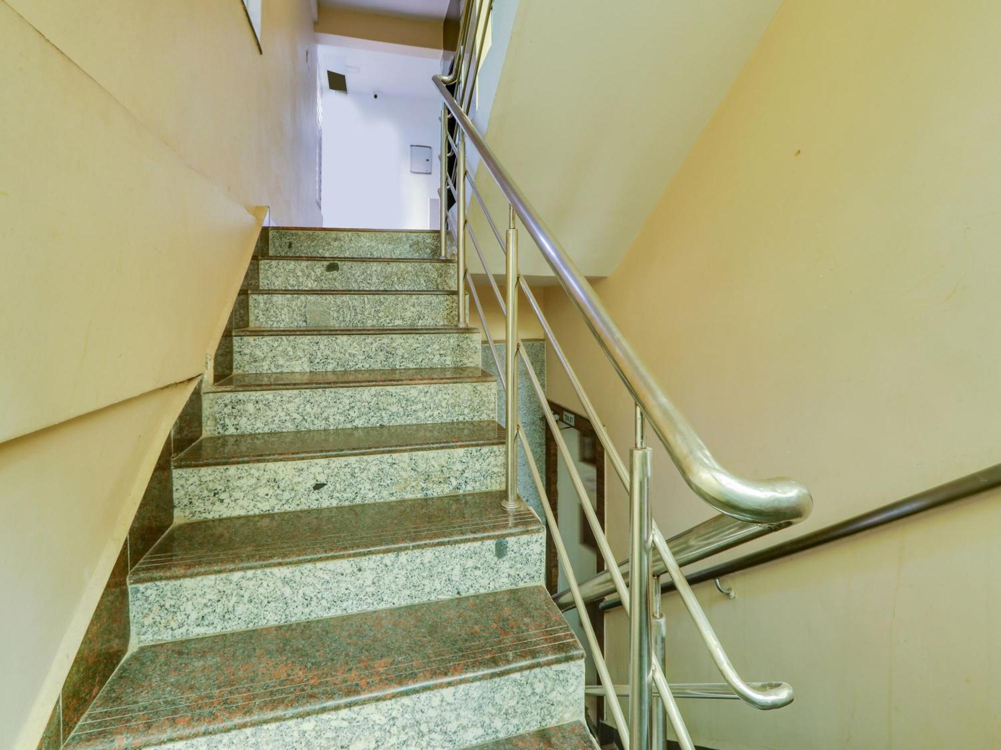 Super Townhouse Qualia Prime Hotel Near Nexus Mall Hyderabad Eksteriør bilde
